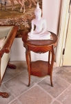 neorokokovy-kvetinovy-stolek