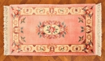 cinsky-koberec-s-kvetinovym-dekorem